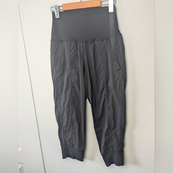 LULULEMON In Flux Crop Pants Size 4 Black Color With Pockets - Picture 5 of 16